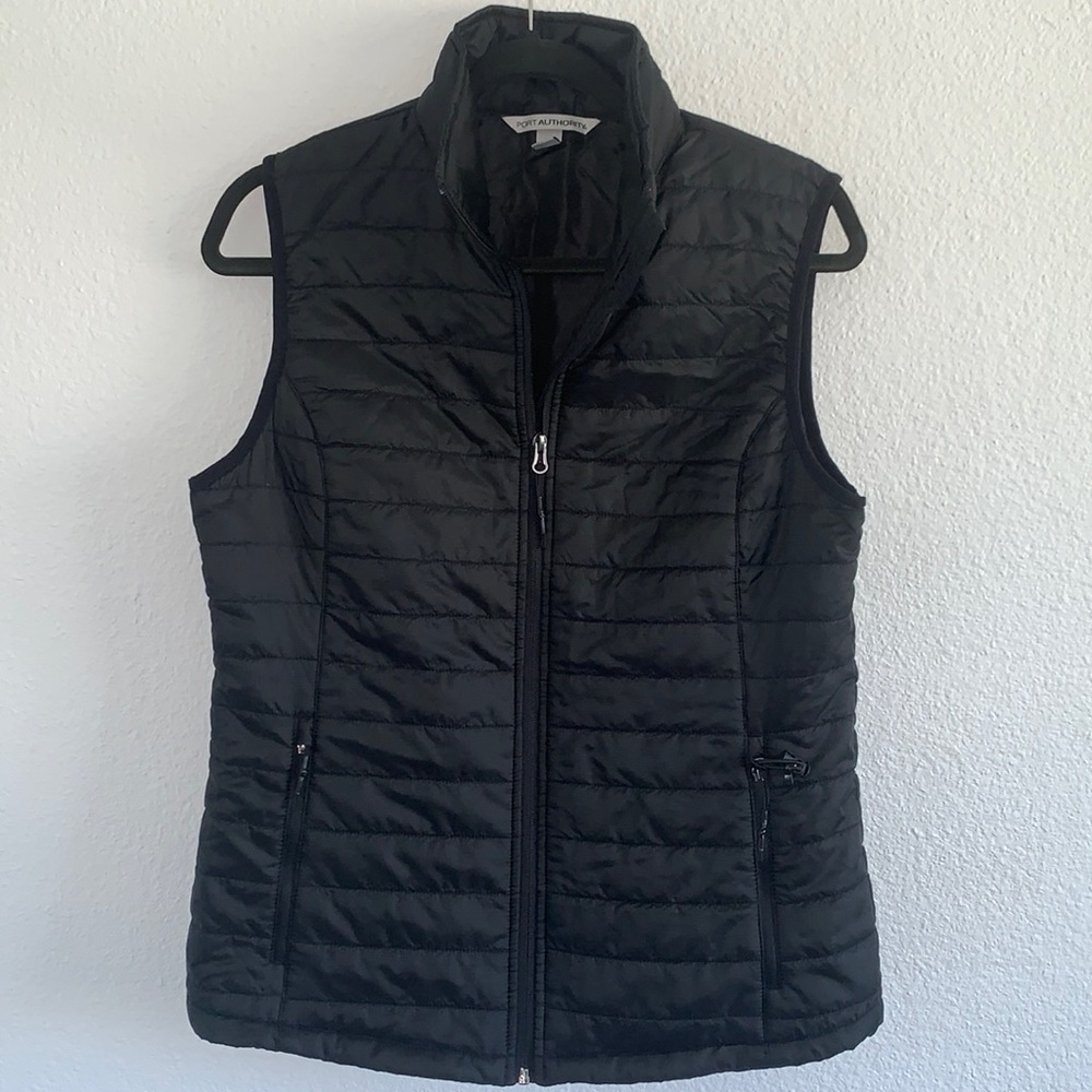 Port Authority insulated fitted zipper down pocket vest size Medium. Never worn.